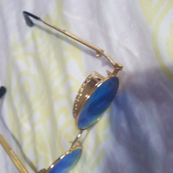 Sunglasses - Picture 11 of 11